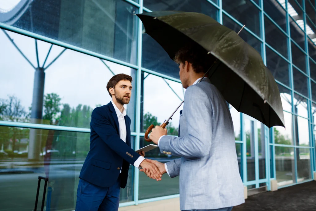 Agente de compañía de seguros en Austin, TX con cliente