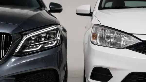 La diferencia en los precios de los seguros se debe a la disparidad entre las piezas de coches de lujo y los coches económicos