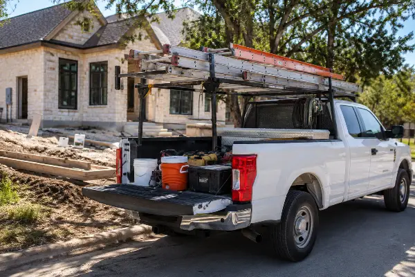 Agente bilingüe en Austin cerrando trato sobre el beneficio por muerte acelerada